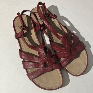 Yuu Alottie red vegan leather sandals womens 8.5 hook and lock closure shoes